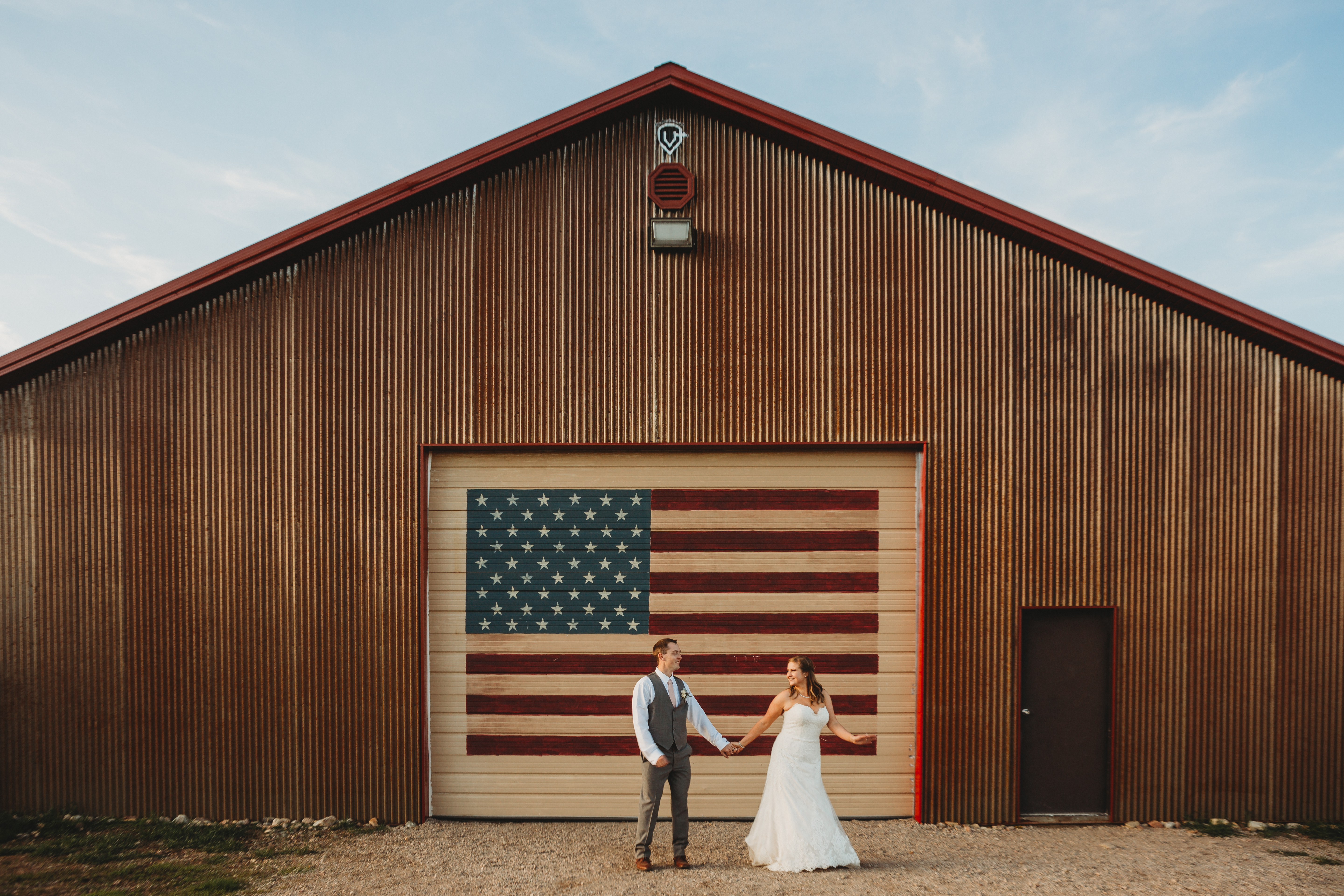 deer wood ranch reception barn bride and groom